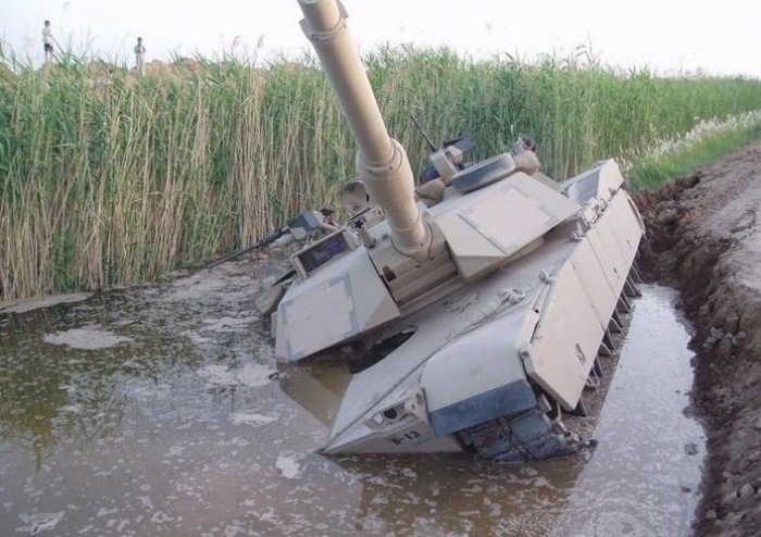В Интернете появились фото утопленного на учениях в Беларуси танка