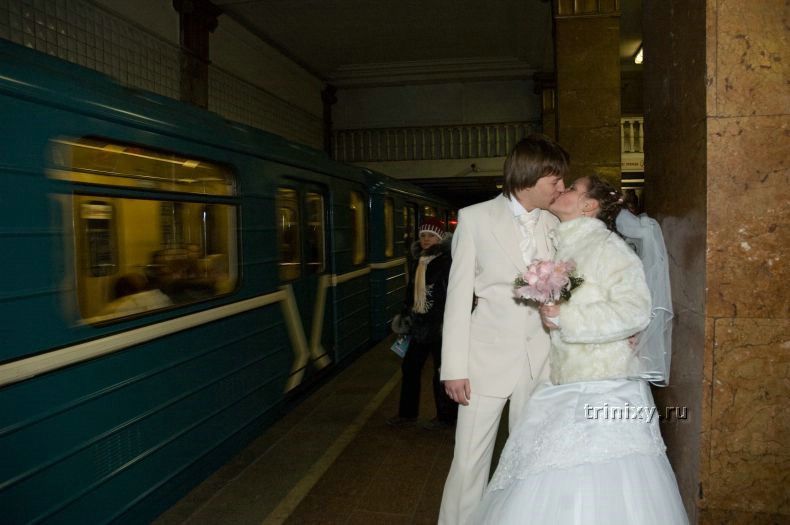 Свадьба в Макдональдсе и в метро.