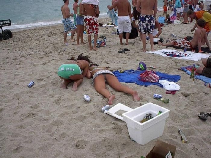 Фото Приколы На Пляже Девушки Пьяные