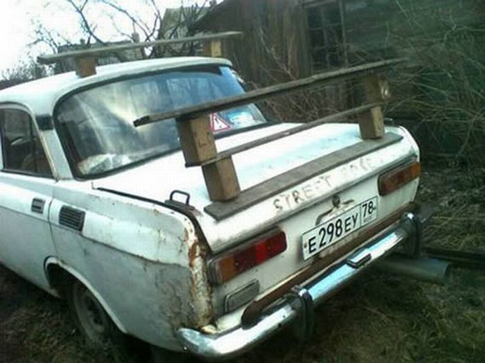 http://cdn.trinixy.ru/pics4/20100816/dumbest_car_spoilers_13.jpg
