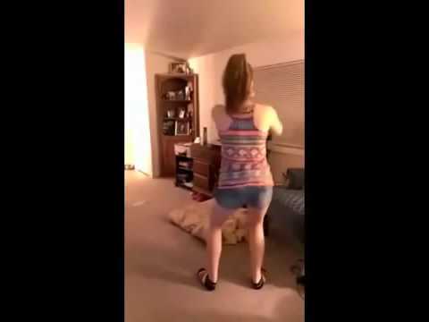 Девушка забавно танцует