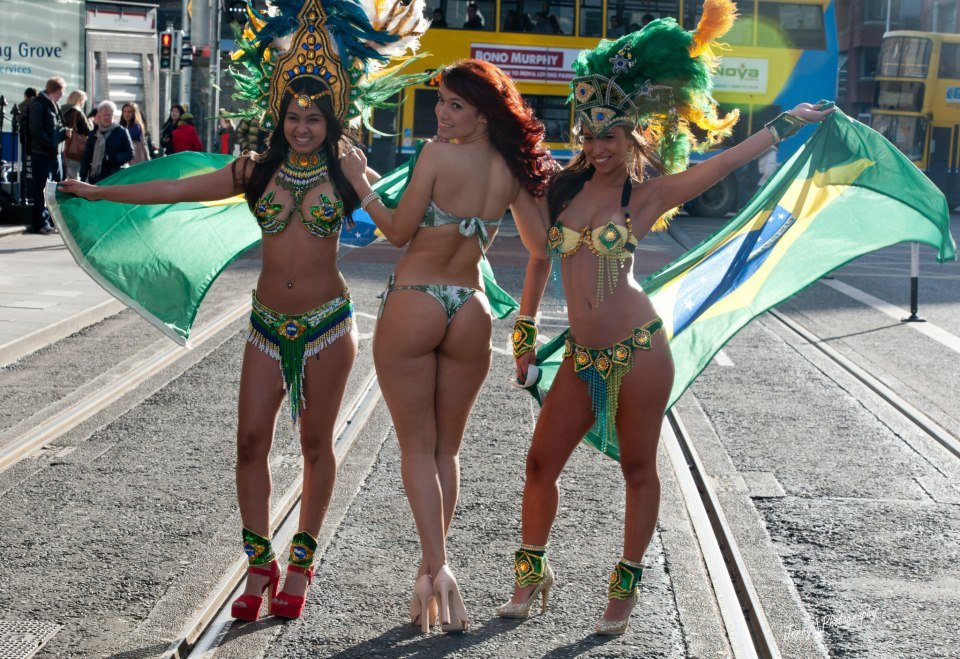 Стриптиз бразильянки в эротичном белье