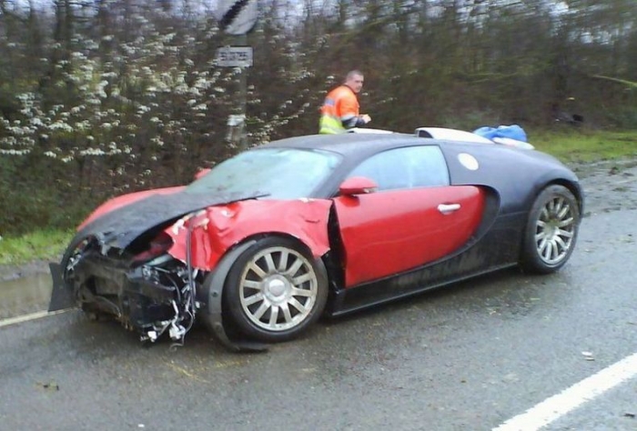 Разбитый Bugatti Veyron или прощай 1 миллион евро (2 фото)