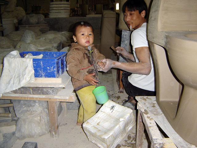 Как в Китае делают унитазы (47 фото)