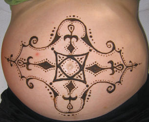 Роспись животов беременных женщин. Симпатично (20 фото)