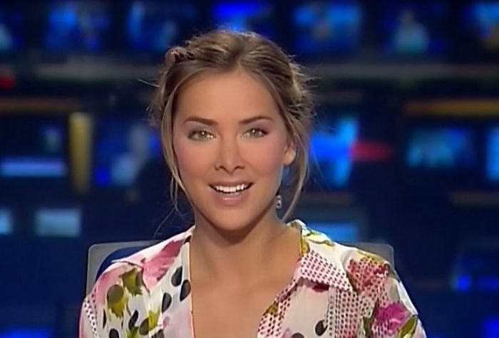 Melissa Theuriau - самая красивая телеведущая Франции. Возражения есть? :) Осторожно 2 НЮ (20 фото)