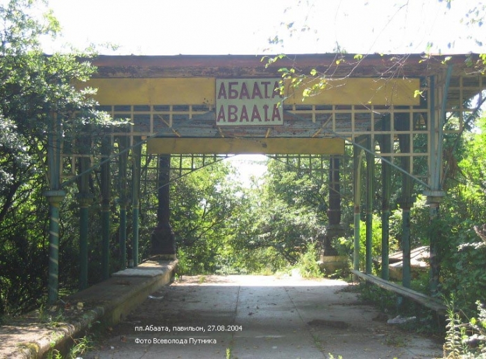 Как умирает Абхазская ЖД после войны и разрухи (81 фото)