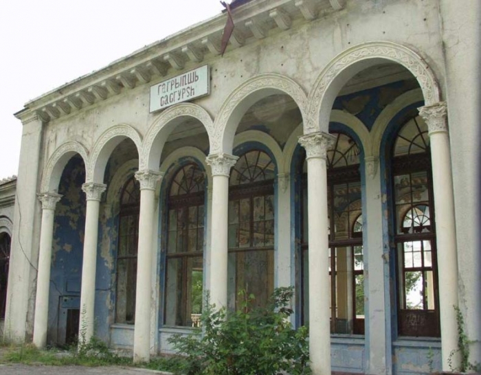 Как умирает Абхазская ЖД после войны и разрухи (81 фото)
