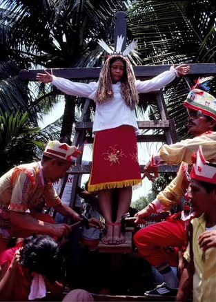 Как празднуют Пасху на Филлипинах. ЖЕСТЬ (7 фото)