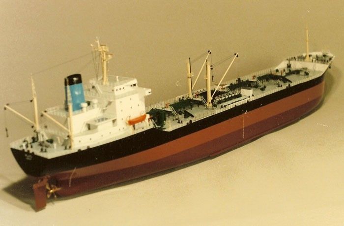 модель грузового судна. модель сухогруза.