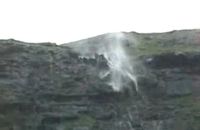 Ветер против водопада (2.4 мб)