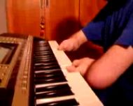 Инвалид играет на пианино (5.2 мб)