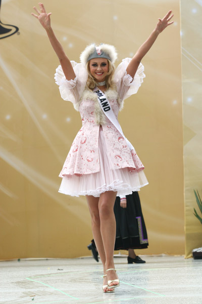 Участницы Мисс Вселенная в национальных костюмах. Ну кто победит? (32 фото)