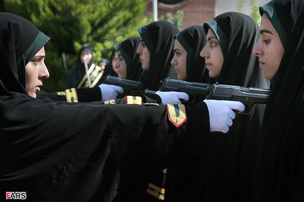 Иранская полицейская академия. Женский спецназ (9 фото)