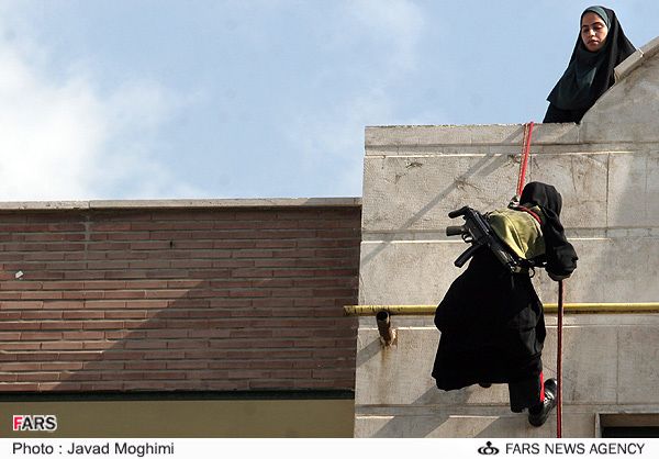 Иранская полицейская академия. Женский спецназ (9 фото)