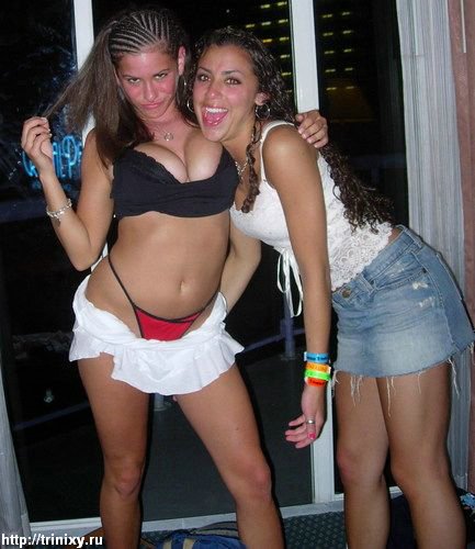 Девушки в бикини и летней одежде (200 фото)