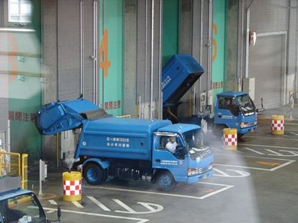 Токио. Радикальное решение проблемы с мусором (9 фото)