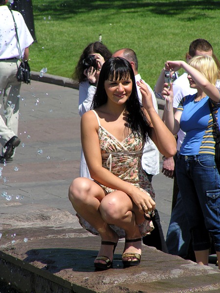 Съемки девушки в фонтане (35 фото)
