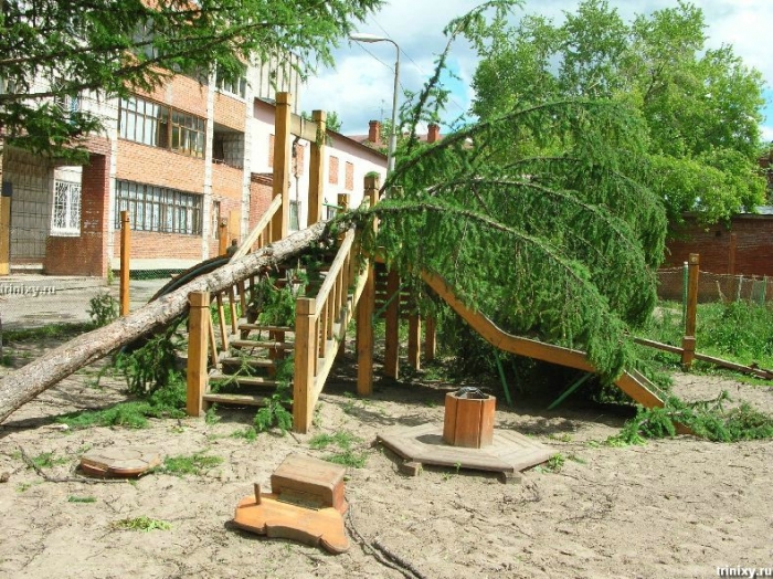 Ураган в Томске 17.06.07 (59 фото)