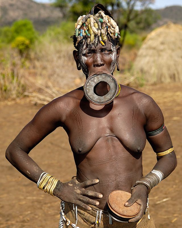 Жесть дня. Эфиопия. Племя Мурзи (20 фото)
