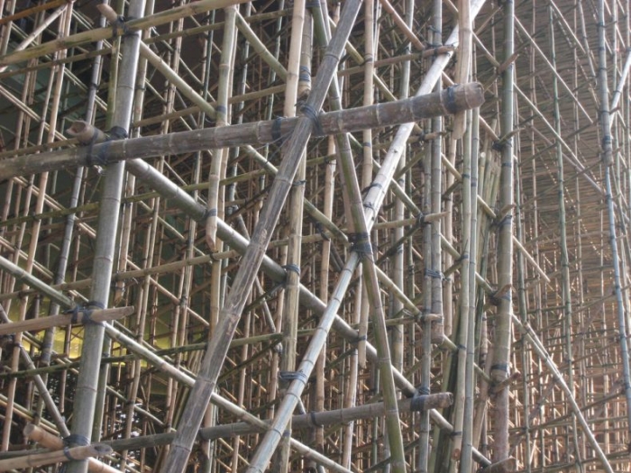 Бамбуковые строительные леса в Азии (21 фото)