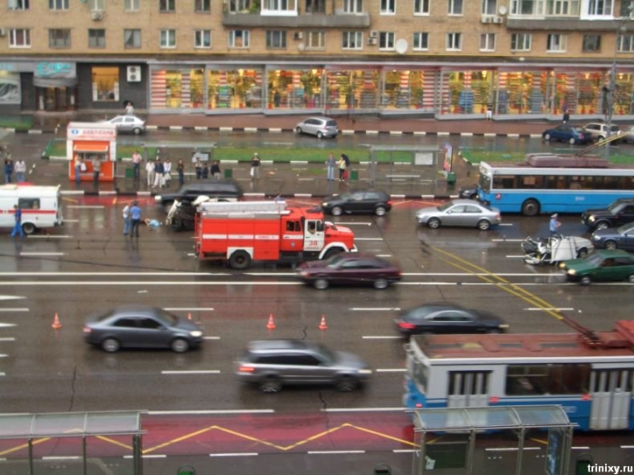 Ужасная авария на Ленинском проспекте в пятницу 13го (6 фото)