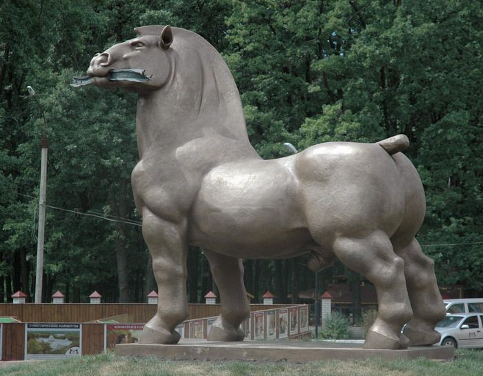 Памятник коню в Воронеже или что курил автор (4 фото)