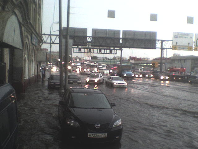 Вчерашний потоп в Москве (17 фото)