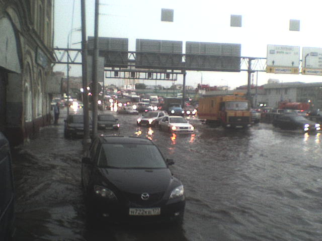 Вчерашний потоп в Москве (17 фото)