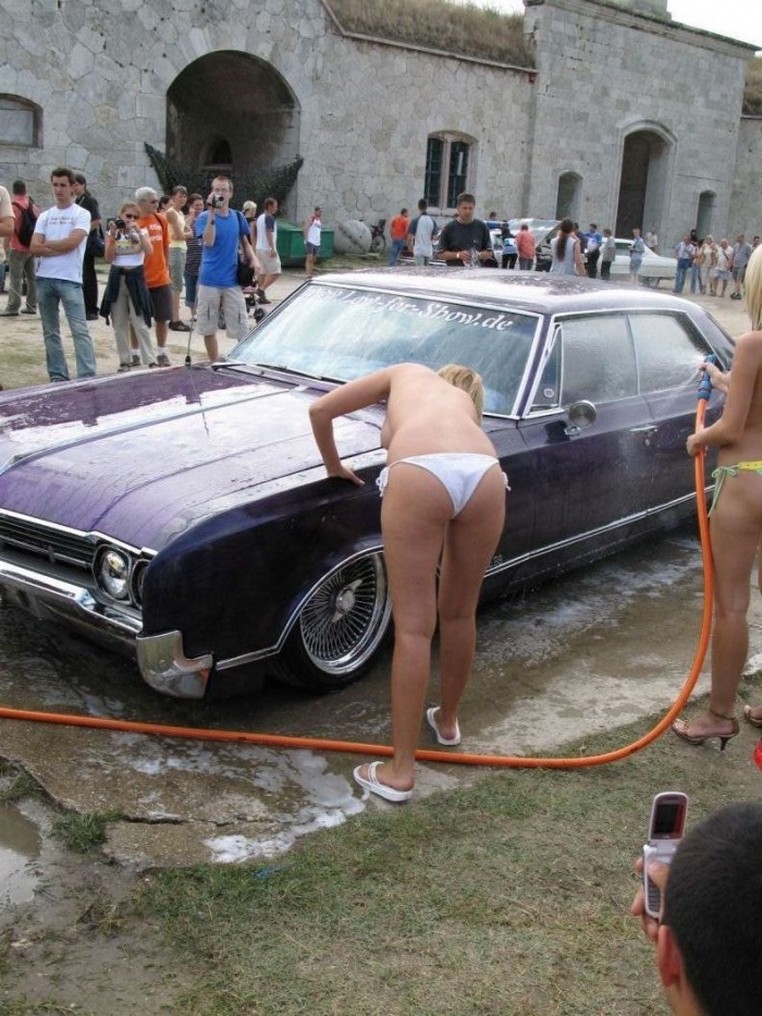 Как девченки машину мыли (20 фото) НЮ