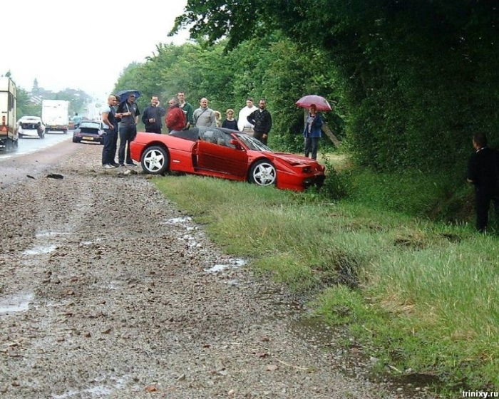 Минус Ferrari (4 фото)