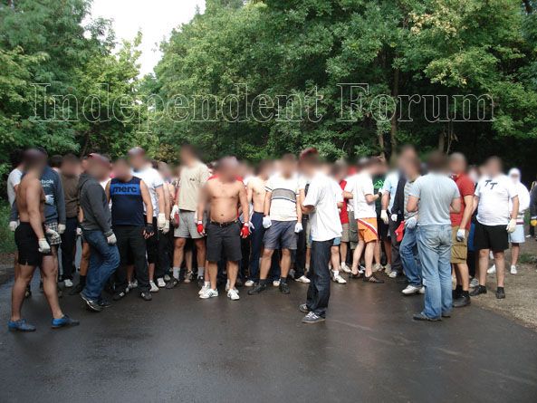 Массовая драка фанатов в Ростове (17 фото)