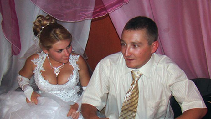Русское домашнее жена изменяет мужу видео. Невеста с другим мужчиной. Фотосессия жены с другом.