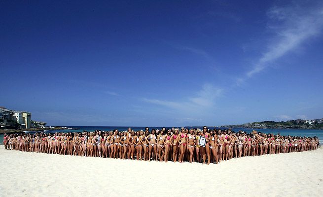 1000 и 10 бикини на одном пляже (20 фото)