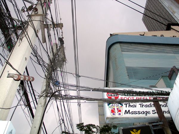 Провода в Бангкоке (19 фото)