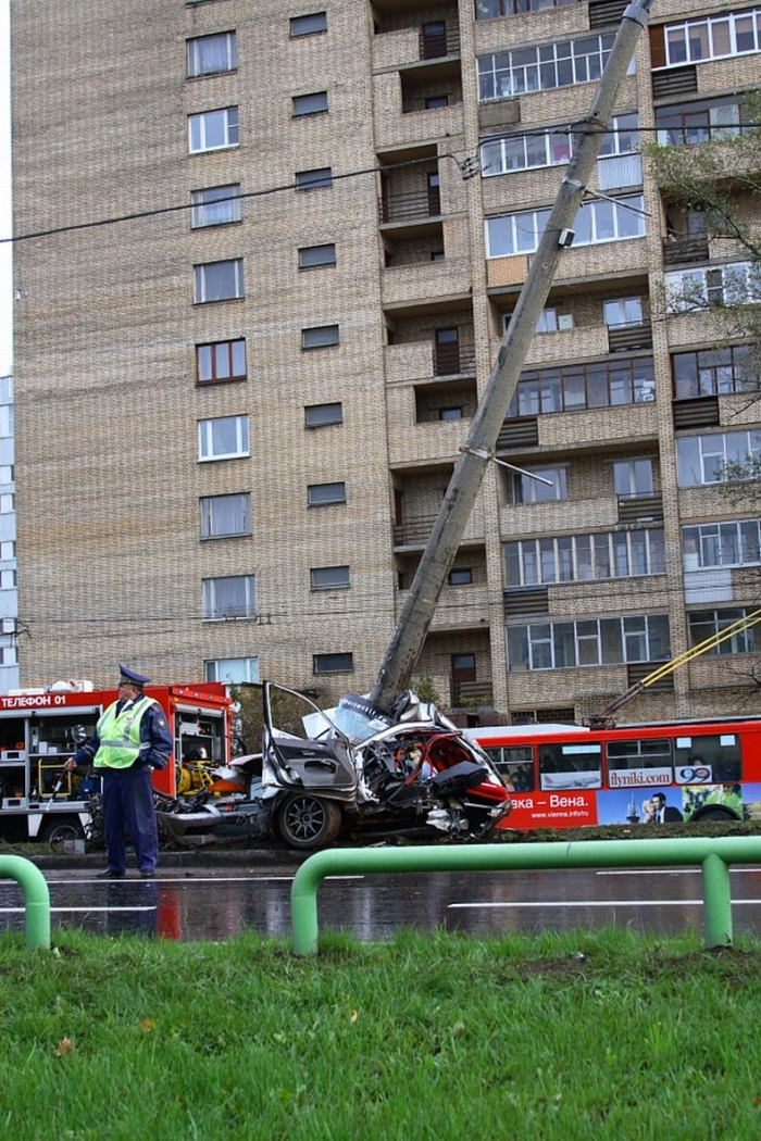 Вчерашняя летальная авария в Москве. Не для слабонервных (6 фото)