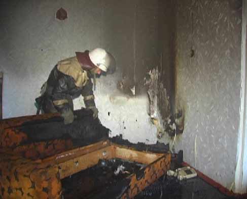 В Киеве пожарные спасли котенка (7 фото)