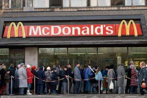 Самый первый McDonalds в Москве (6 фото)