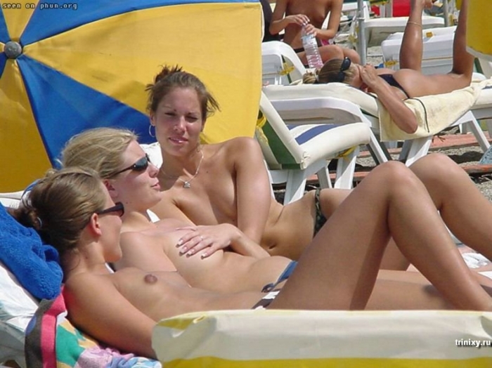 Девушки на пляже (50 фото) НЮ