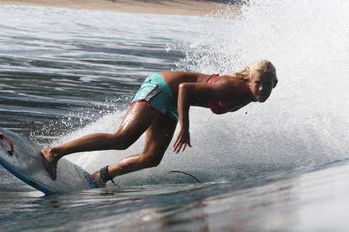 Удивительная серфингистка Bethany Hamilton (27 фото)