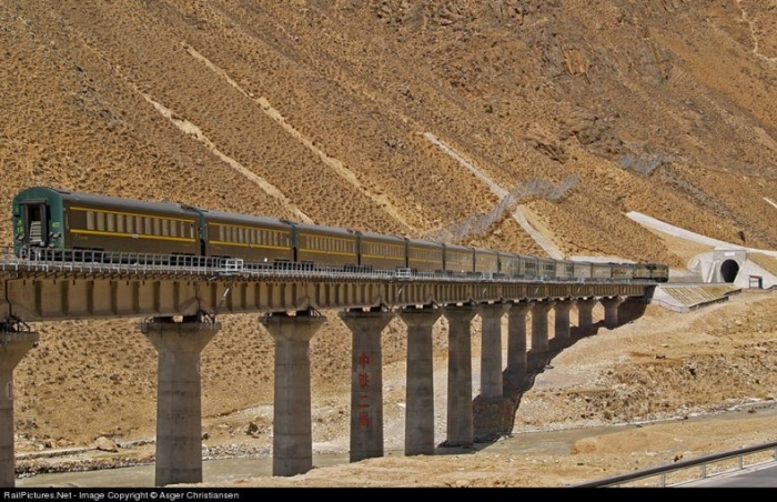 Цинхай-Тибетская железнодорожная магистраль (32 фото + текст)