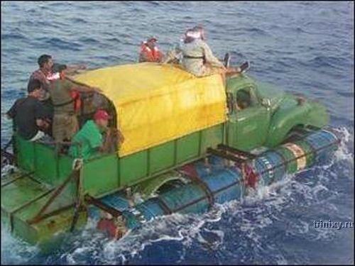 Плавающие машины кубинских нелегалов (8 фото)