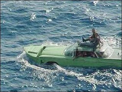 Плавающие машины кубинских нелегалов (8 фото)