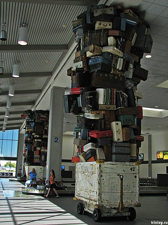 Самый большой чемодан в мире фото