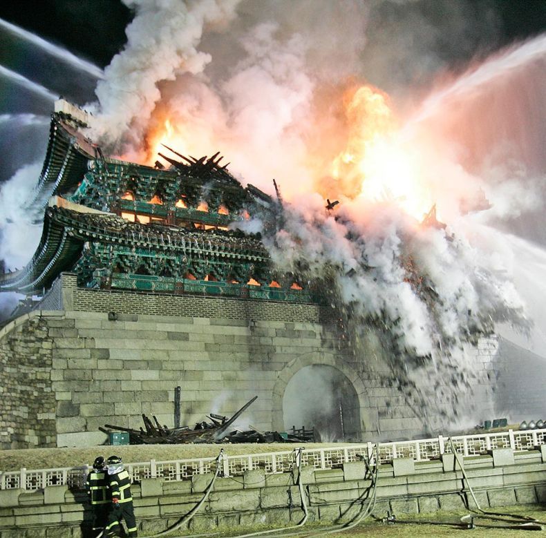 Пожар в Южной Корее (6 фото)