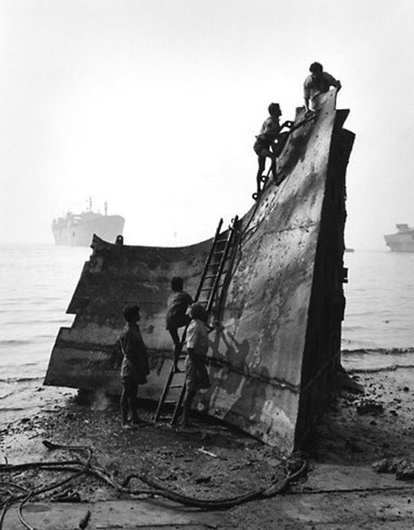 Читтагонг (Chittagong) - место, где разделывают корабли (80 фото)