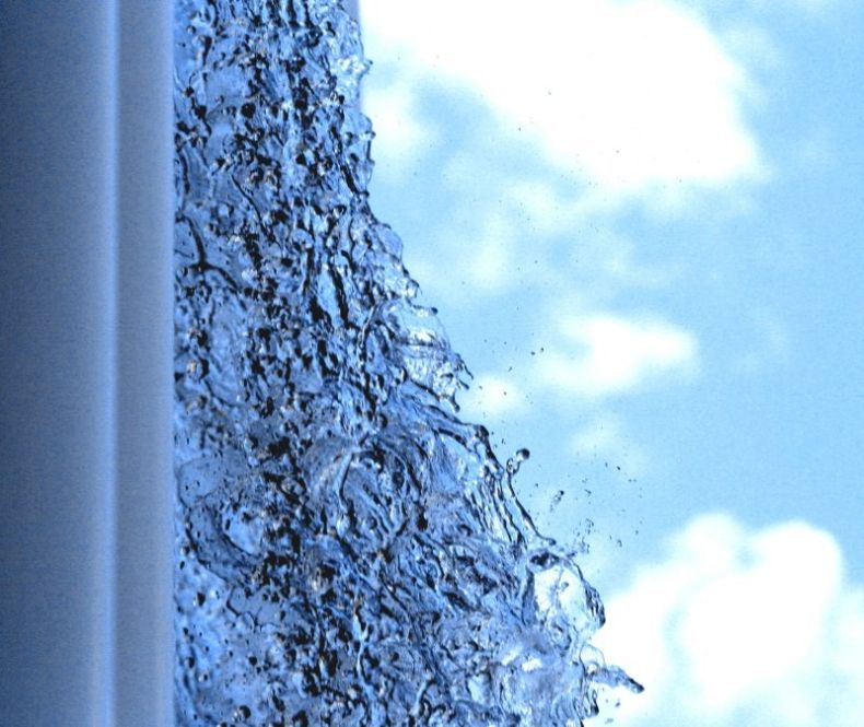 Замерзающие капли. Замерзающие капли. Капельки на льду. Замерзающие капли. Сосульки капель.