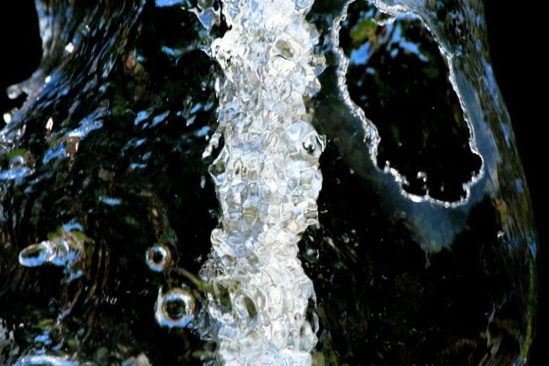 Фото капающей воды. Капель фото. Капель вода Самара. Фотографии капель воды.