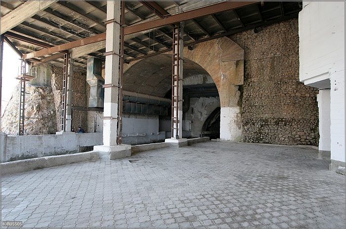 Бывшая секретная военная база в г. Балаклаве недалеко от Севастополя (30 фото)
