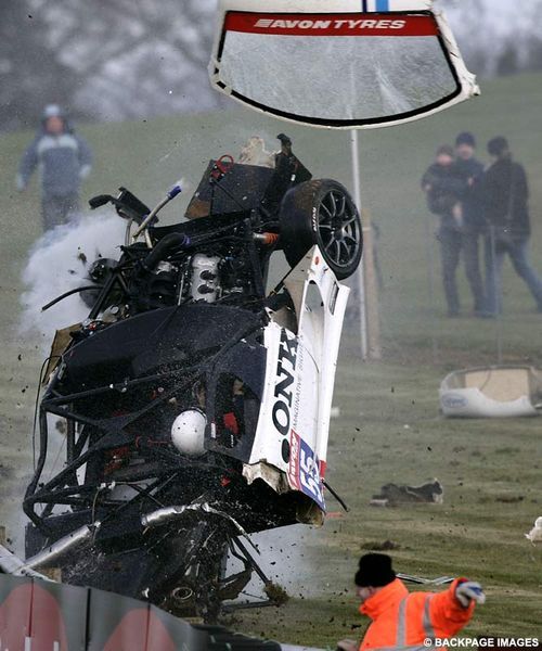 Невероятная автомобильная авария пилота Hunter Abbott на Британской GT4 (4 фото + видео)